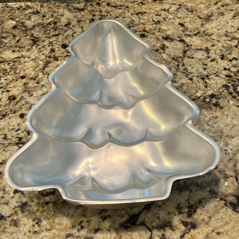 Wilton 1986 Christmas Tree Cake Pan